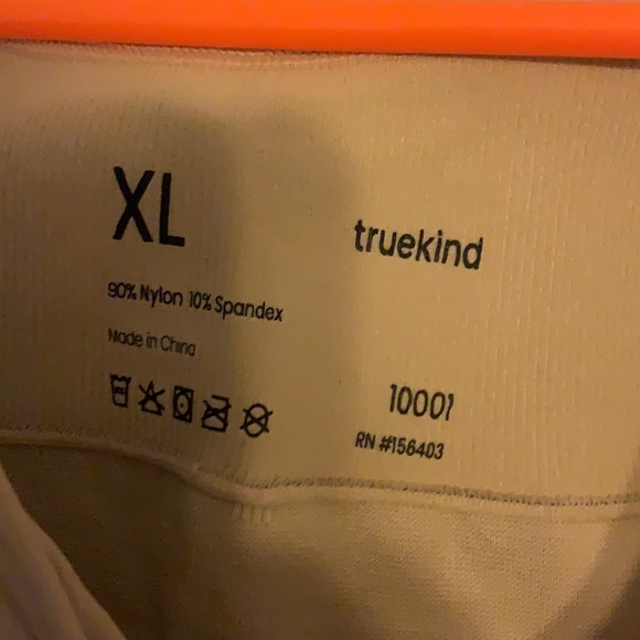 New with tags- lightly padded, bra. Size XL no up size - Picture 4 of 5